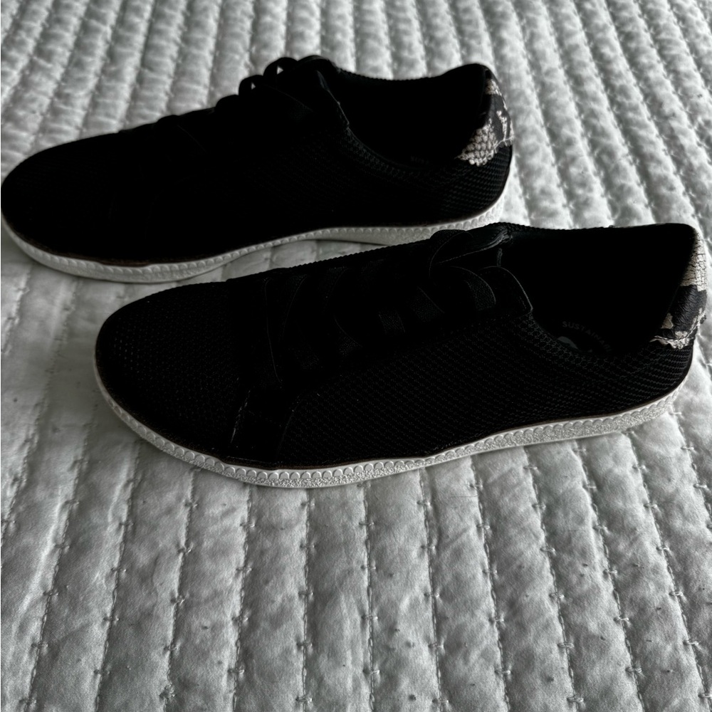 Dr. Scholls mesh tennis shoes